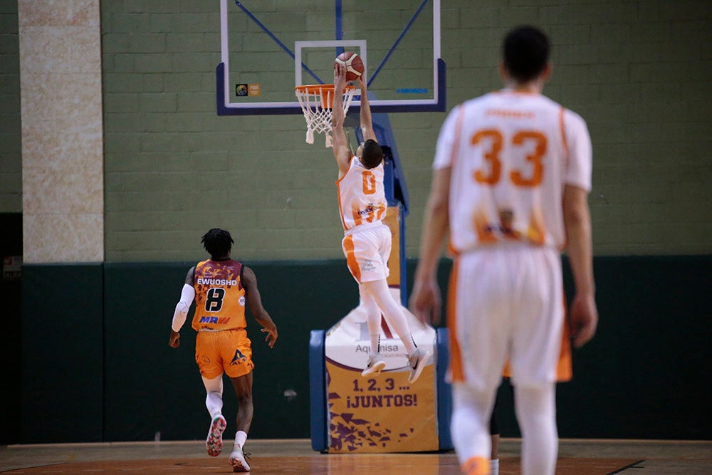 Un Aquimisa Carbajosa sin defensa ni rebote sigue hundiéndose un poco más en la tabla (73-81)