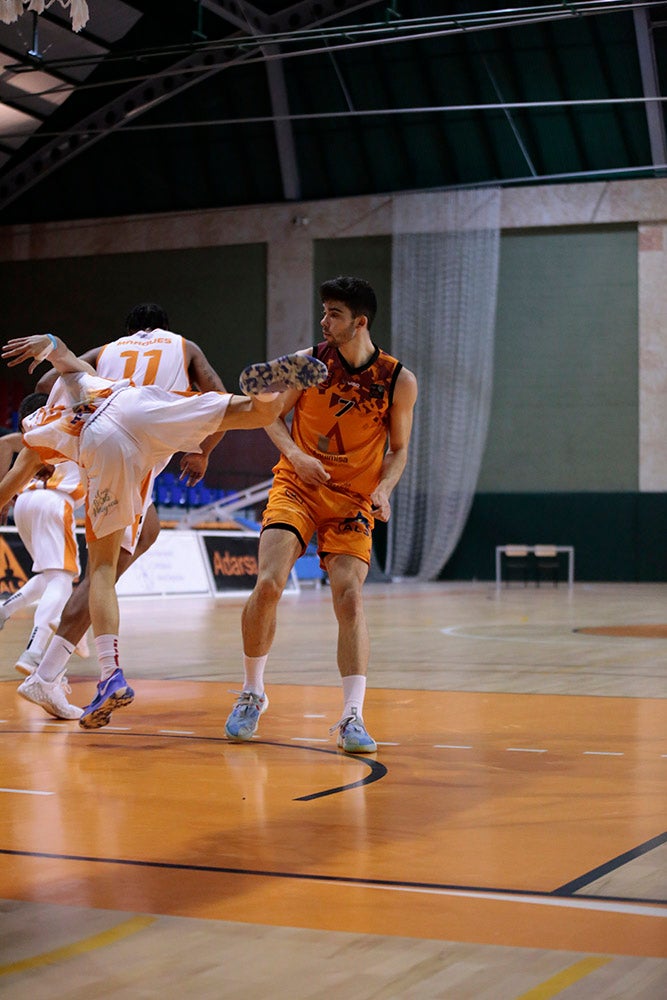 Un Aquimisa Carbajosa sin defensa ni rebote sigue hundiéndose un poco más en la tabla (73-81)