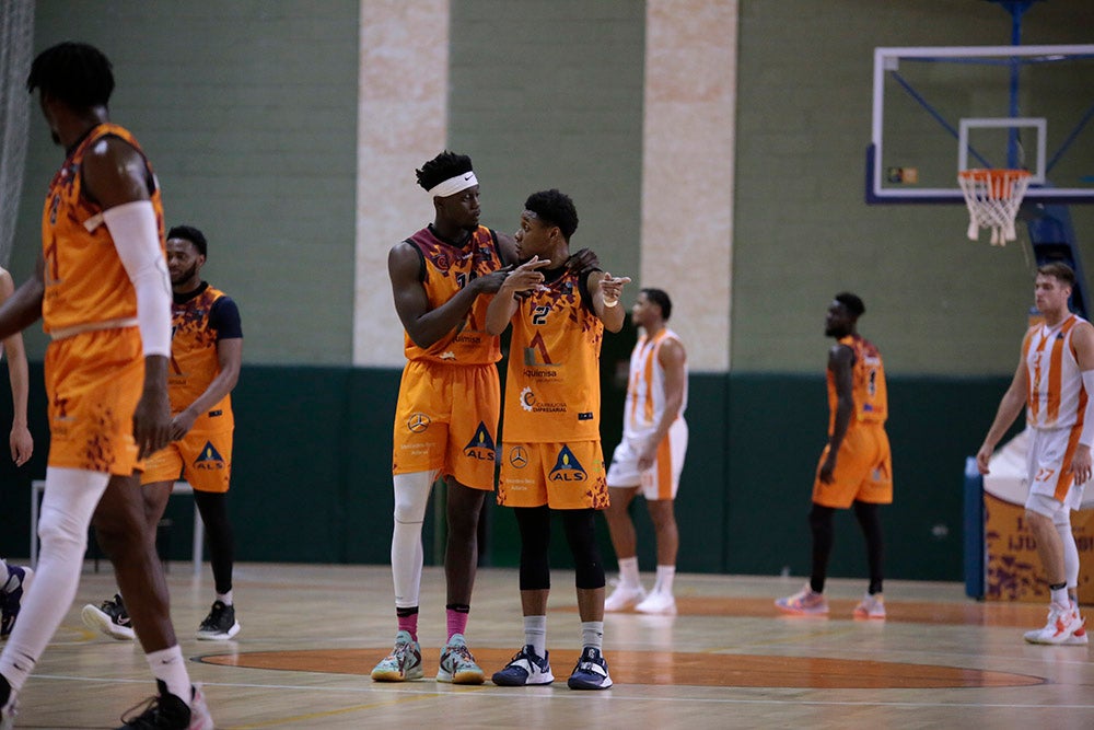 Un Aquimisa Carbajosa sin defensa ni rebote sigue hundiéndose un poco más en la tabla (73-81)