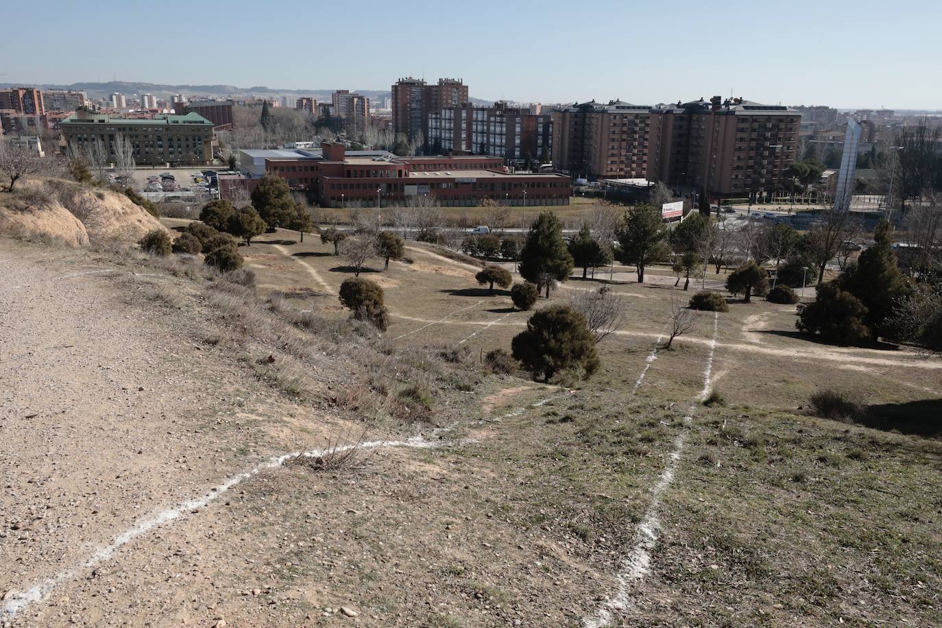 Fotos: Marcas para la construcción de uno de los ascensores de Parquesol
