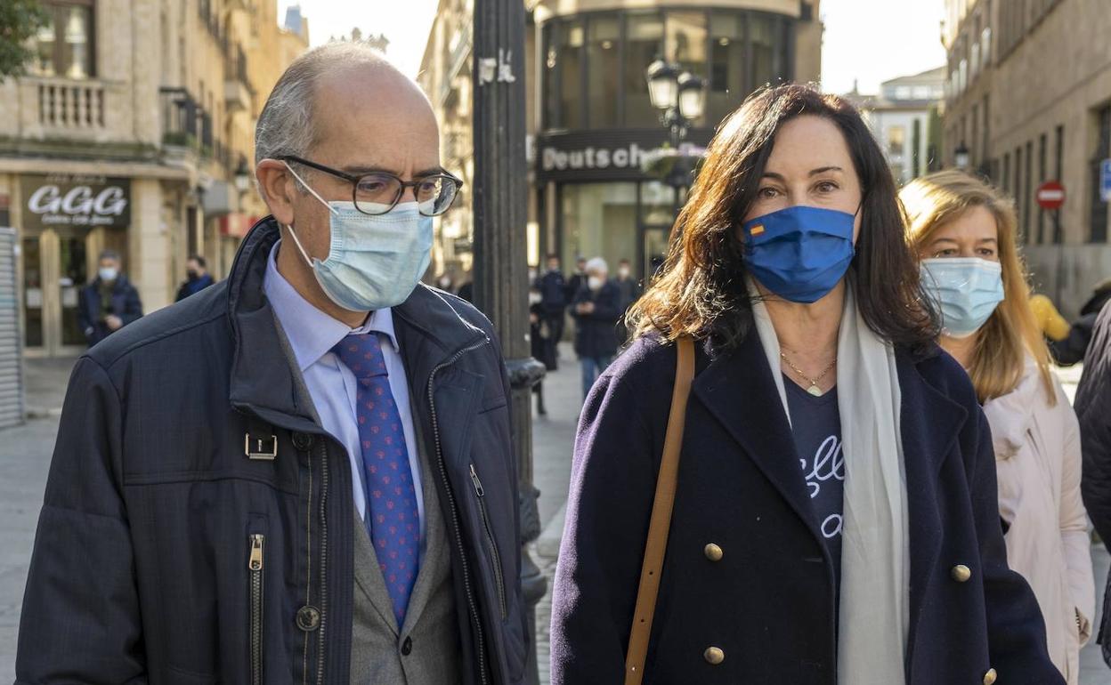 Javier Iglesias, presidente provincial del PP, y la diputada Edurne Uriarte. 