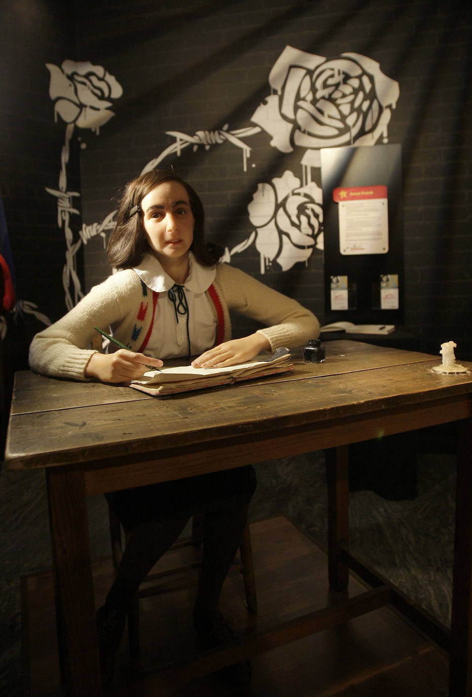 Una figura de cera de Ana Frank en el museo de Madame Tussaud en Berlín.