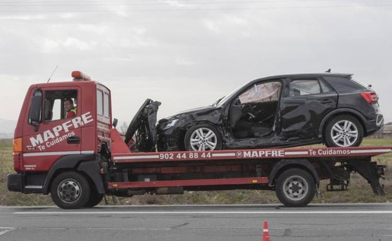 Un herido al chocar dos turismos en el cruce de la CL-605 en Garcillán