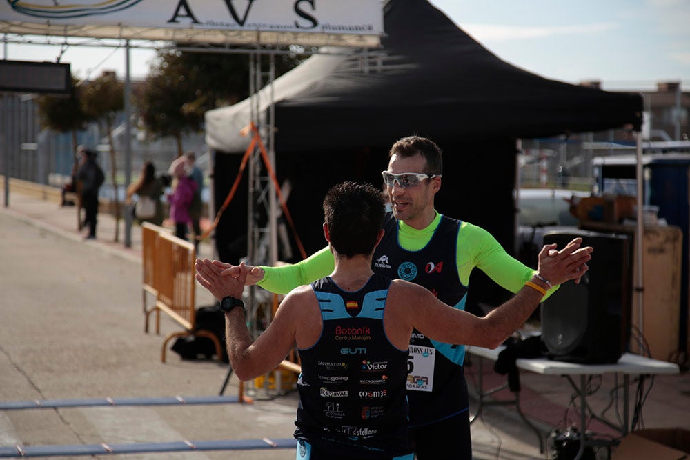 Manuel Vicente Tejedor y Verónica Sánchez culminaron sus correspondientes triunfos en la Liga de Cross imponiéndose en la última jornada en Cabrerizos