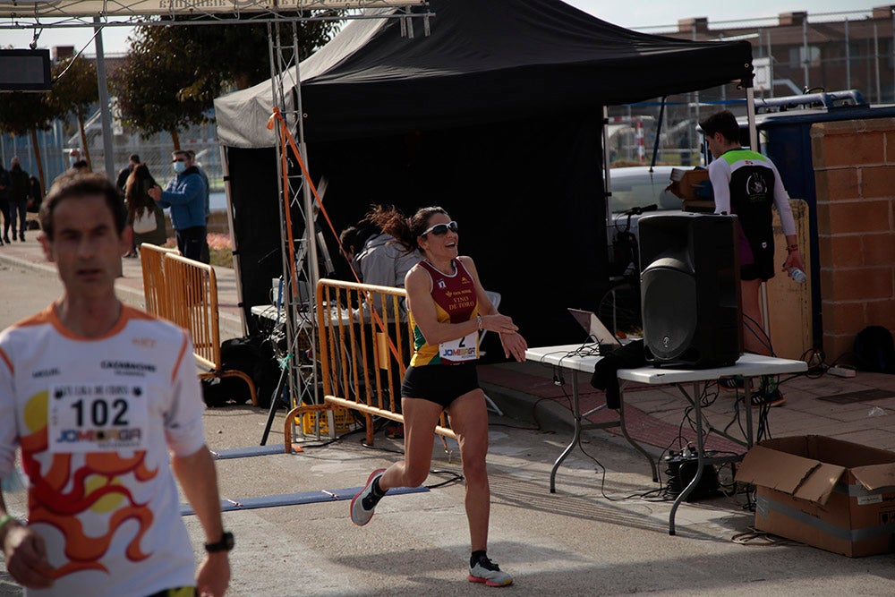 Manuel Vicente Tejedor y Verónica Sánchez culminaron sus correspondientes triunfos en la Liga de Cross imponiéndose en la última jornada en Cabrerizos