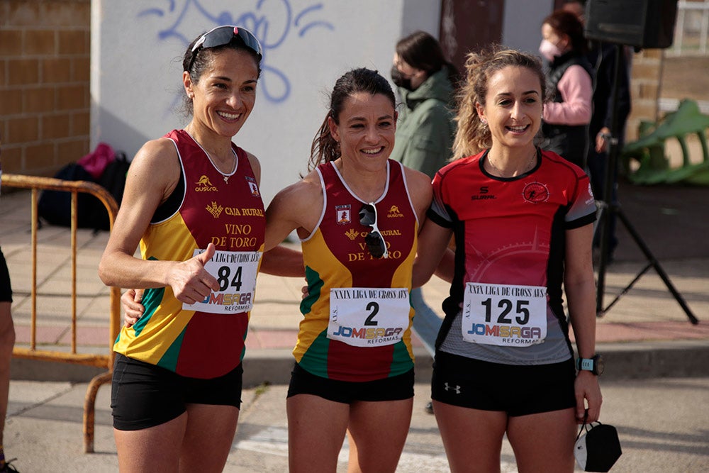 Manuel Vicente Tejedor y Verónica Sánchez culminaron sus correspondientes triunfos en la Liga de Cross imponiéndose en la última jornada en Cabrerizos