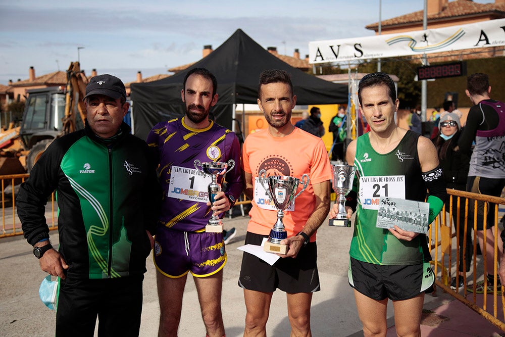 Manuel Vicente Tejedor y Verónica Sánchez culminaron sus correspondientes triunfos en la Liga de Cross imponiéndose en la última jornada en Cabrerizos