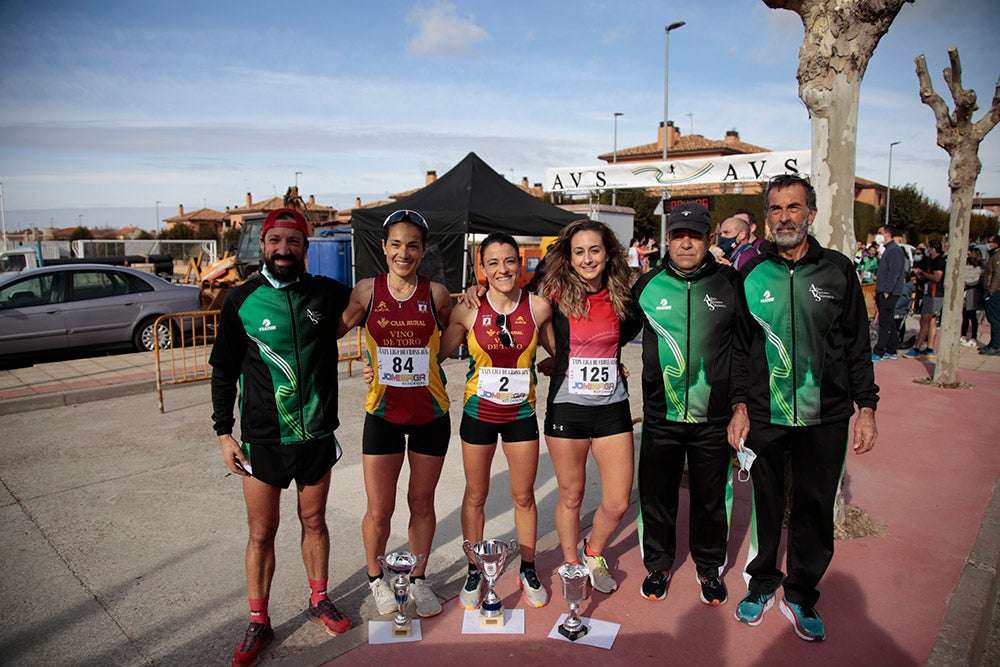 Manuel Vicente Tejedor y Verónica Sánchez culminaron sus correspondientes triunfos en la Liga de Cross imponiéndose en la última jornada en Cabrerizos