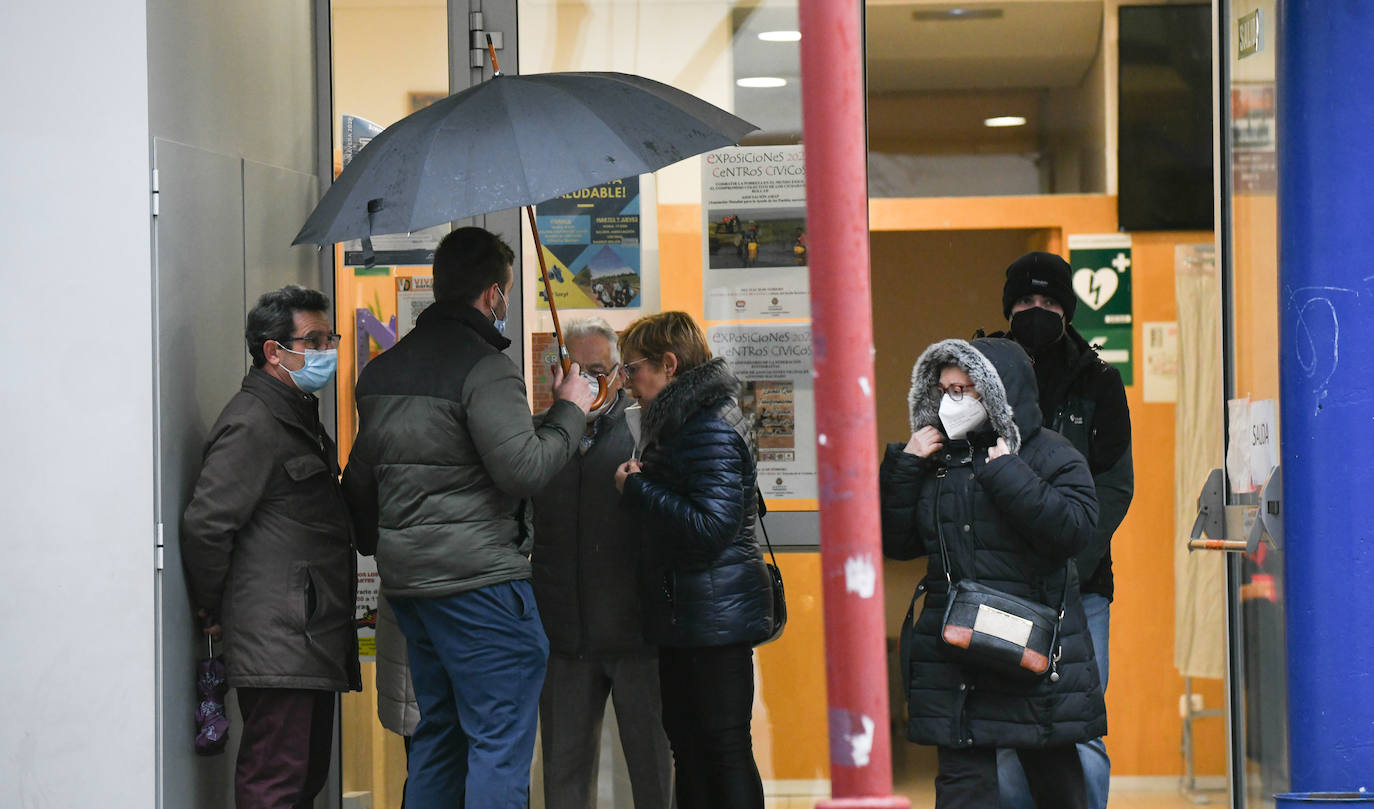 La lluvia hace su aparición durante la jornada electoral. 