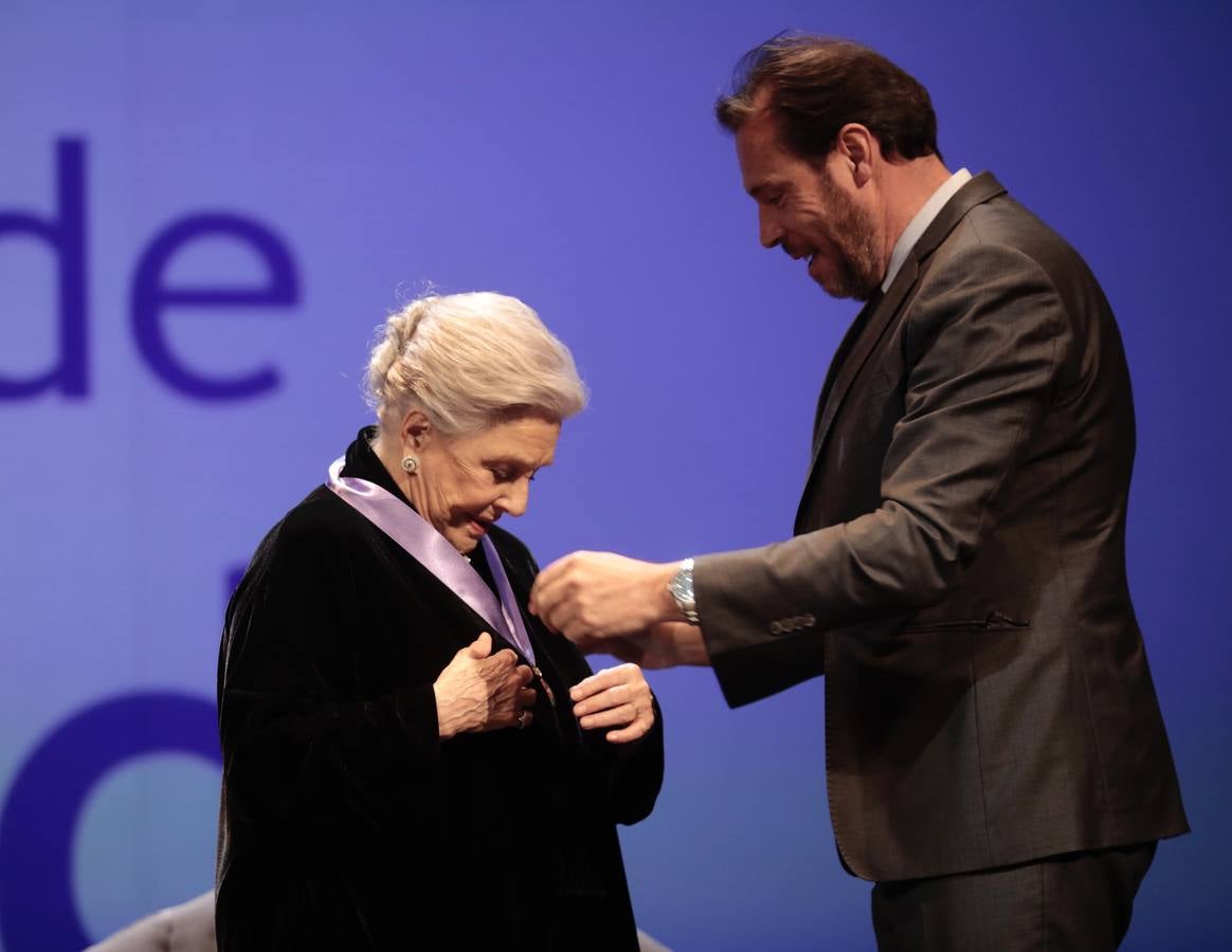 Fotos: Lola Herrera recibe la Medalla de Oro de Valladolid