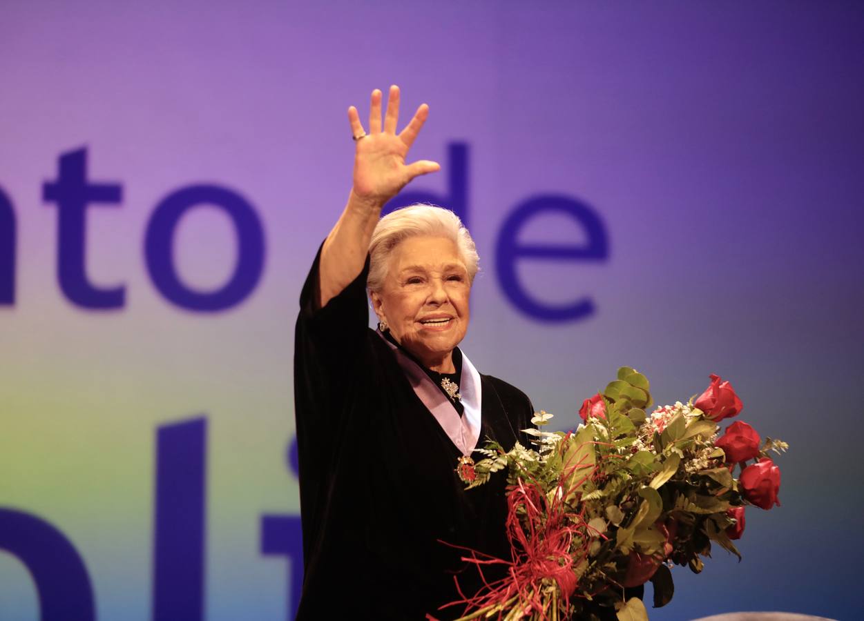 Fotos: Lola Herrera recibe la Medalla de Oro de Valladolid