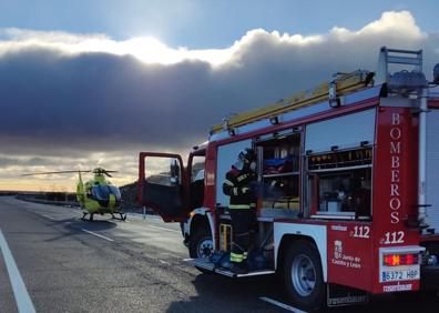 Imagen secundaria 1 - Cuatro heridos en la colisión de tres turismos en la A-6 a la altura de Combarros (León). 