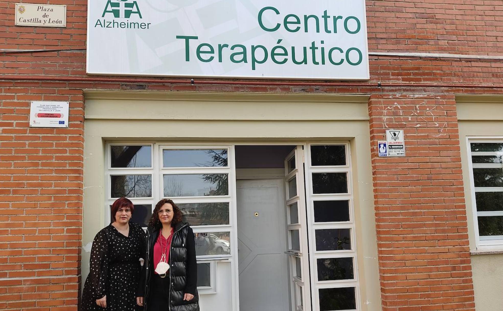 La directora Ana Iglesias Gómez y Eva M. Sánchez Hernández. 