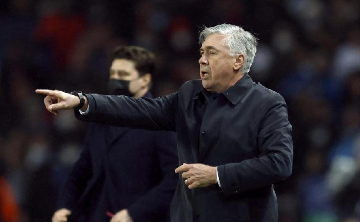 Carlo Ancelotti, en el Parque de los Príncipes. 