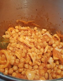 Imagen secundaria 2 - Garbanzos con calamares