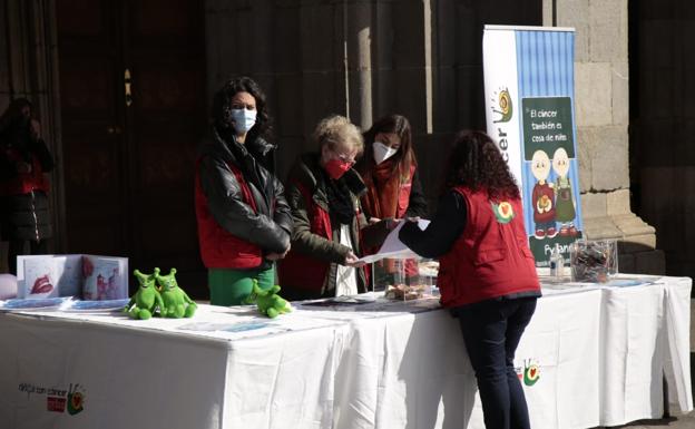 Imagen principal - PYFANO ha estado hoy en la Plaza Mayor de Salamanca. 