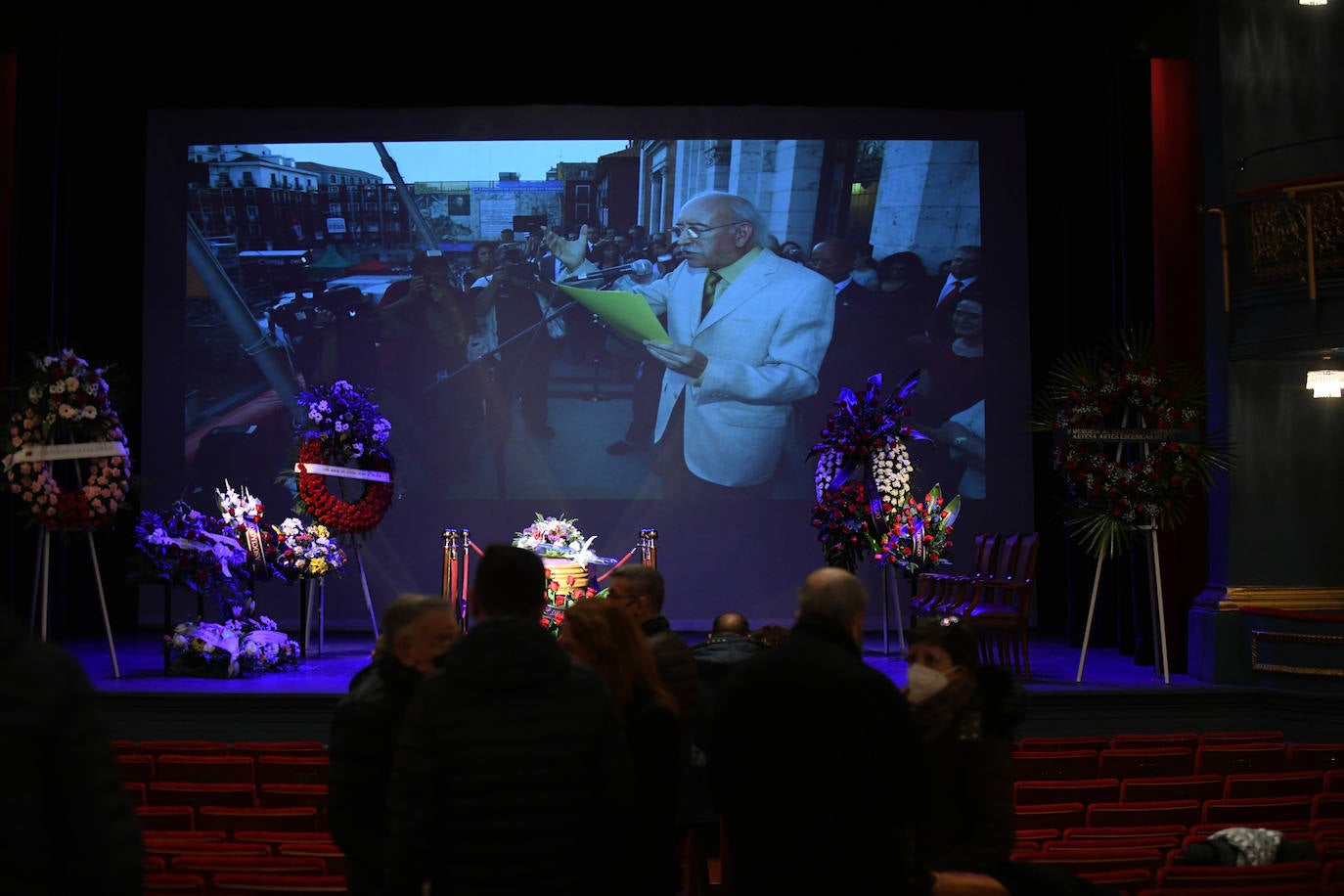 Fotos: La capilla ardiente de Juan Antonio Quintana en el Teatro Zorrilla de Valladolid