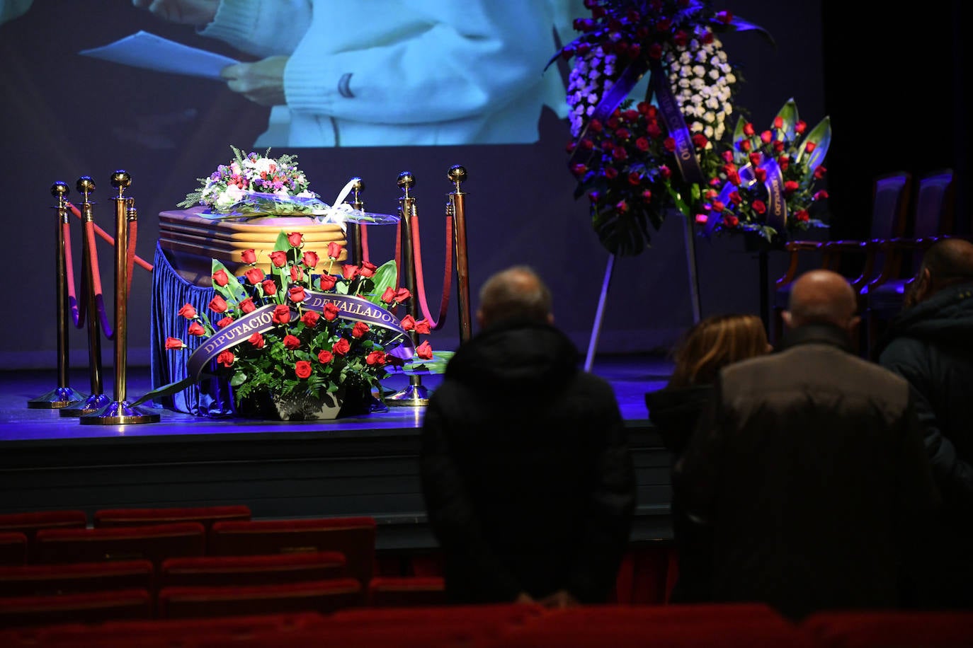 Fotos: La capilla ardiente de Juan Antonio Quintana en el Teatro Zorrilla de Valladolid