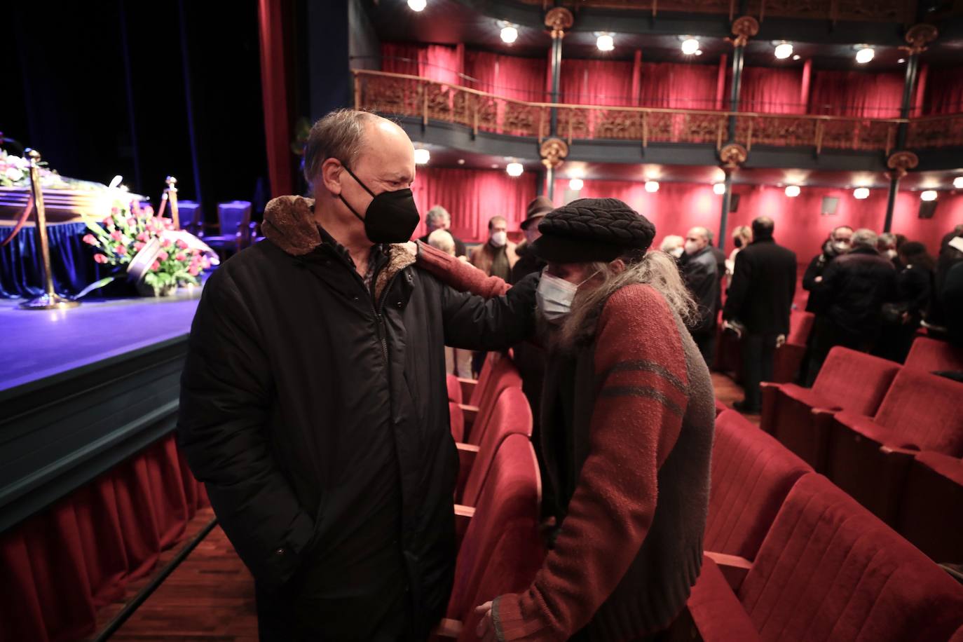 Fotos: Capilla ardiente de Juan Antonio Quintana en el Teatro Zorrilla (1/2)