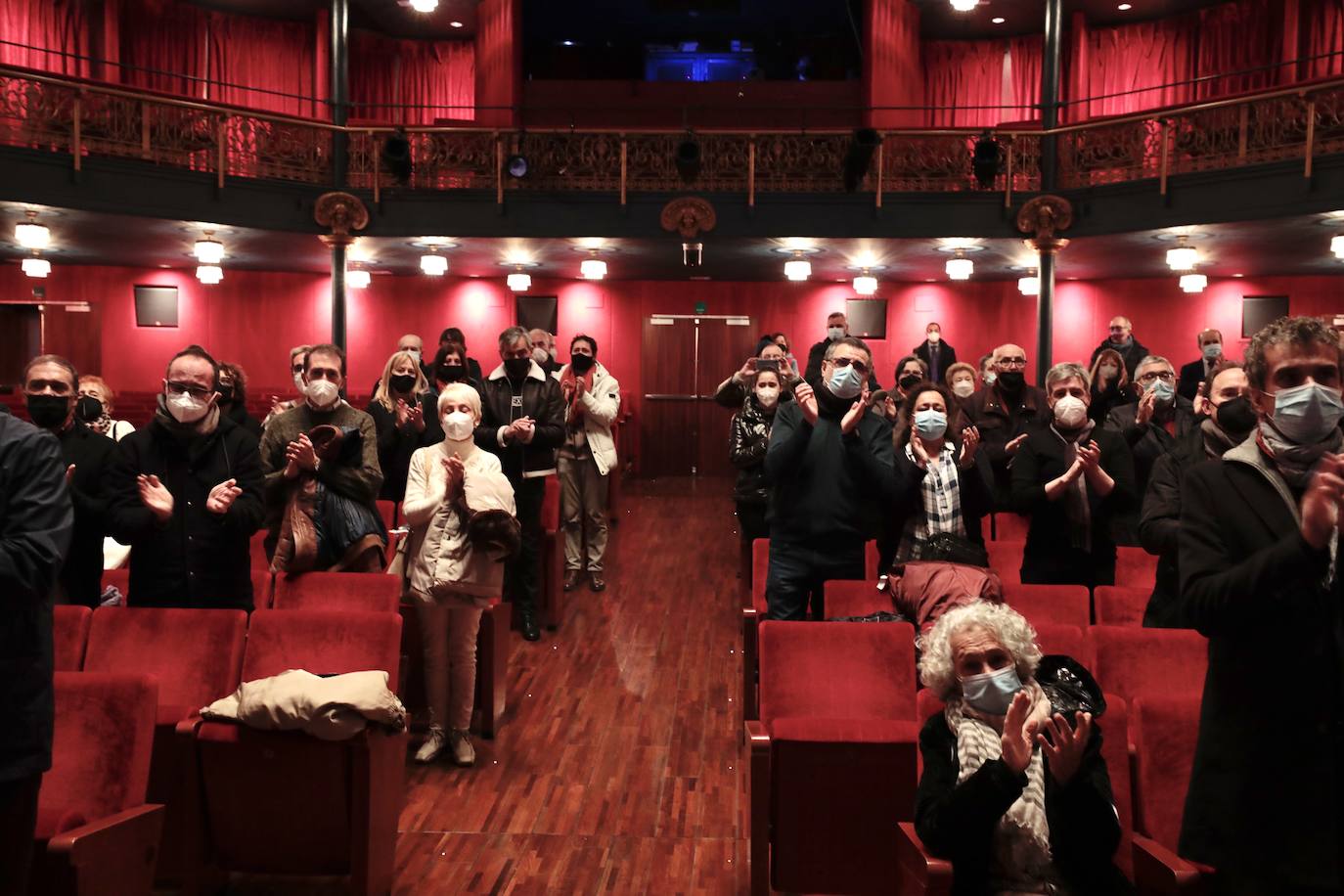 Fotos: Capilla ardiente de Juan Antonio Quintana en el Teatro Zorrilla (2/2)