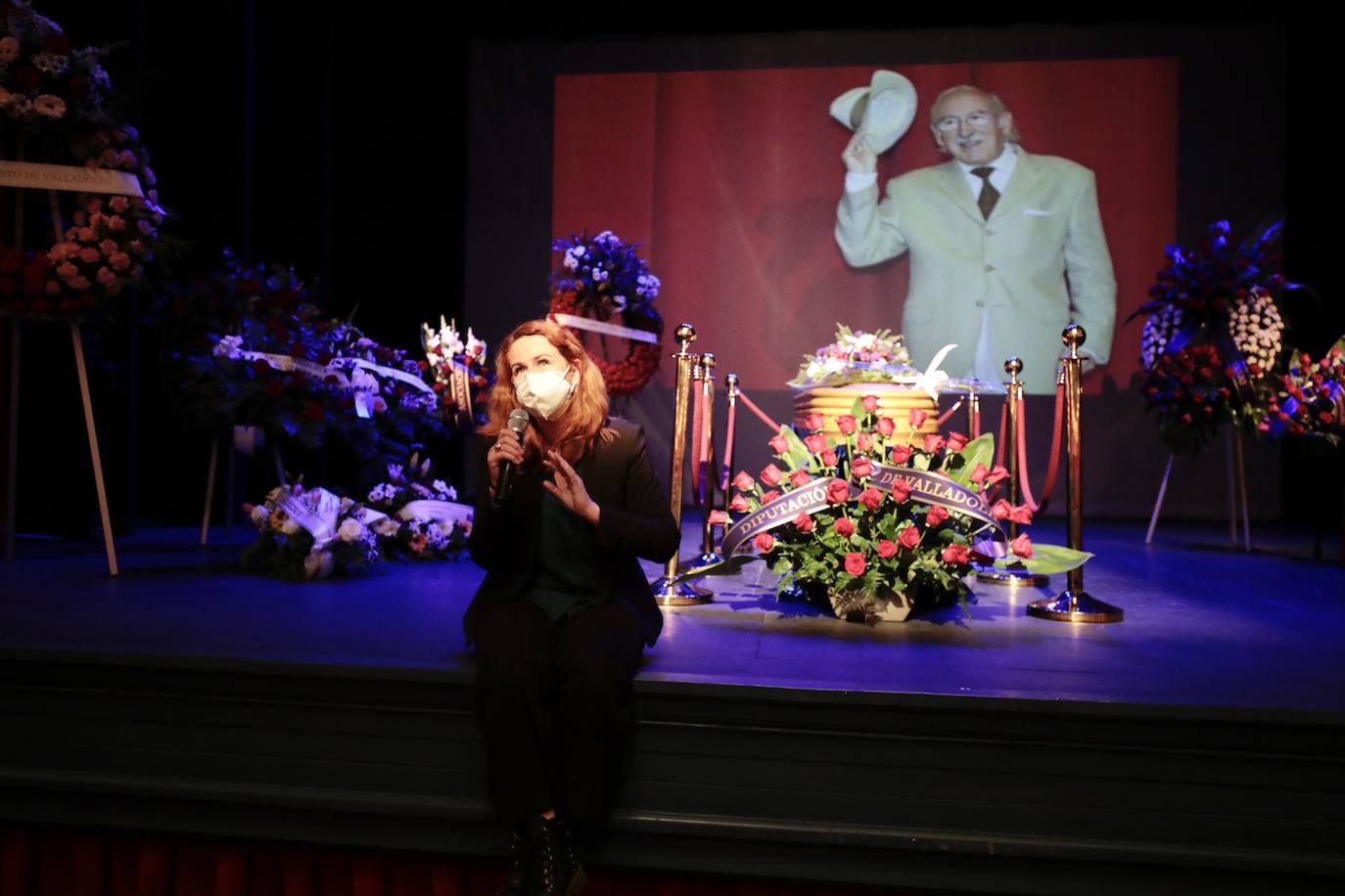 Fotos: Capilla ardiente de Juan Antonio Quintana en el Teatro Zorrilla (2/2)