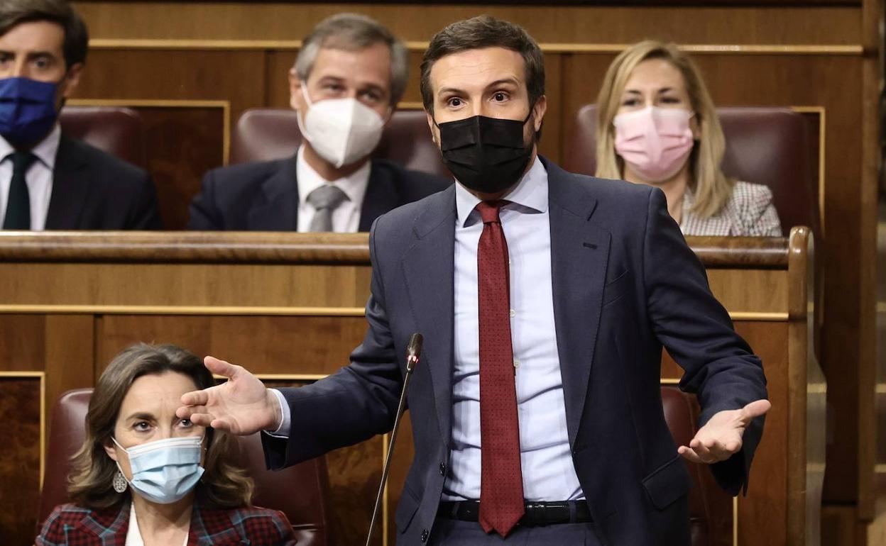 El líder del PP, Pablo Casado, ayer en la sesión plenaria en el Congreso de los Diputados.