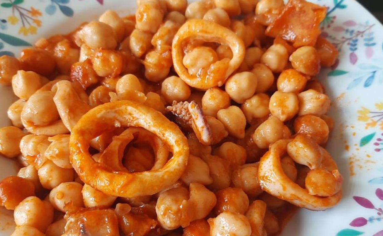 Garbanzos con calamares