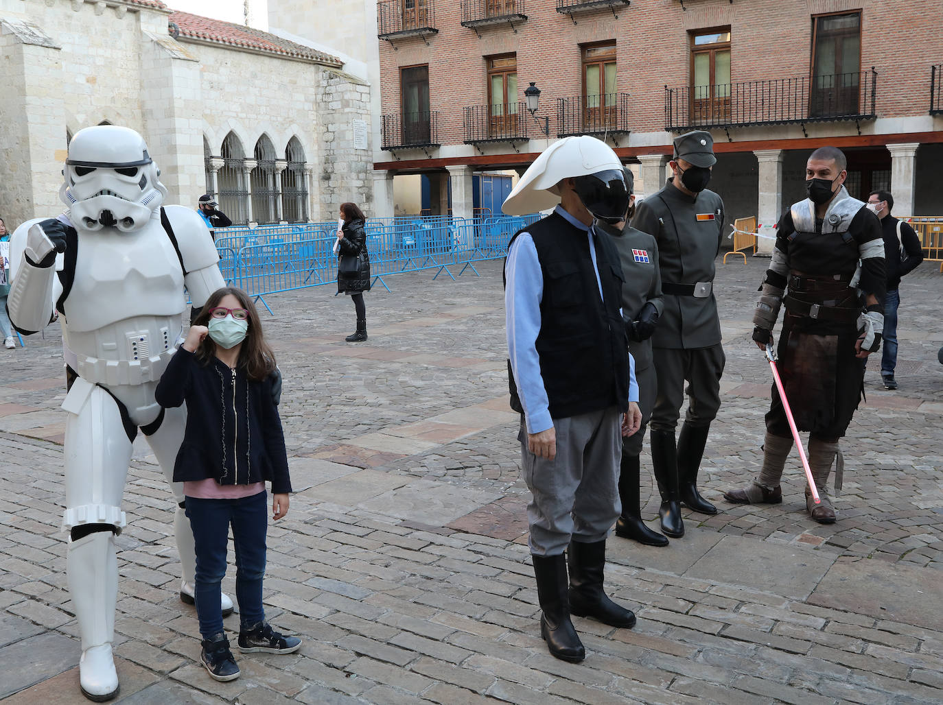 Fotos: La nave de &#039;Star Wars&#039; vacuna ilusión en Palencia