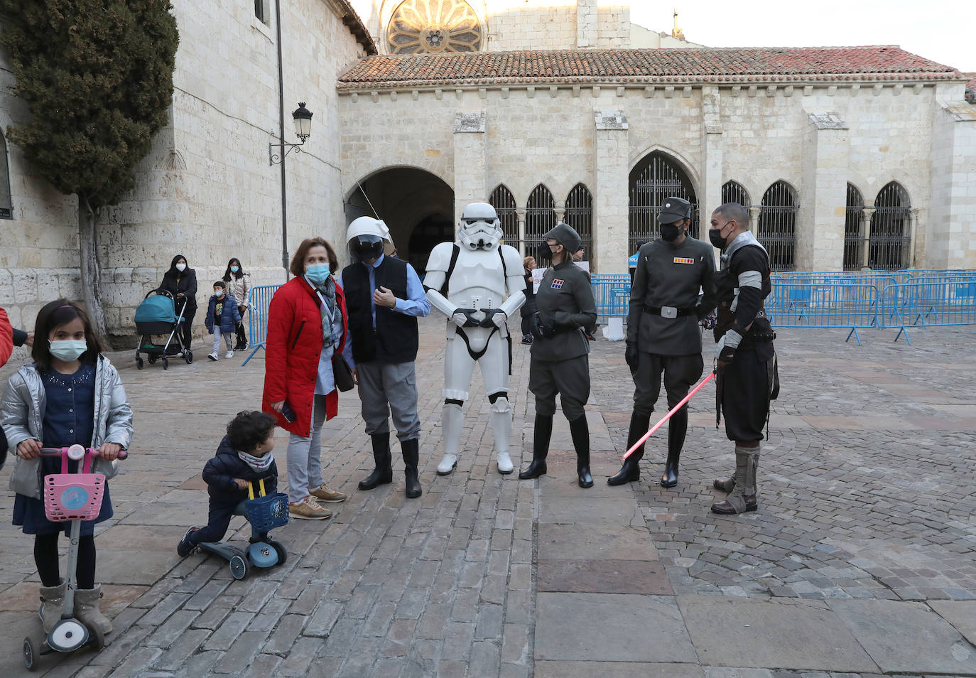 Fotos: La nave de &#039;Star Wars&#039; vacuna ilusión en Palencia