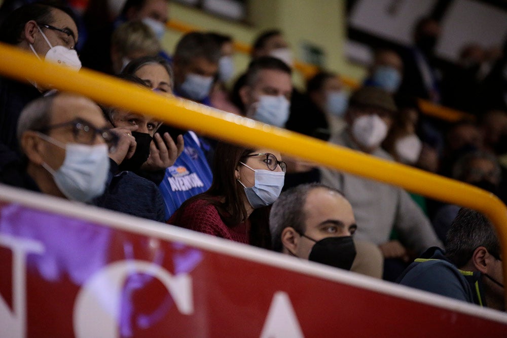 Regreso de la afición del CB Avenida a Würzburg tras dos semanas si ver a su equipo en una noche en la que tocó sufrir ante el Estudiantes