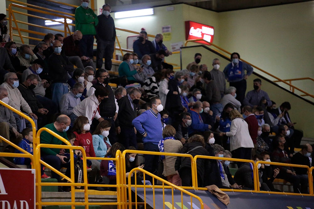 Regreso de la afición del CB Avenida a Würzburg tras dos semanas si ver a su equipo en una noche en la que tocó sufrir ante el Estudiantes