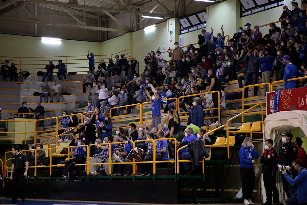 Regreso de la afición del CB Avenida a Würzburg tras dos semanas si ver a su equipo en una noche en la que tocó sufrir ante el Estudiantes
