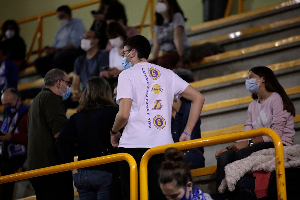 Regreso de la afición del CB Avenida a Würzburg tras dos semanas si ver a su equipo en una noche en la que tocó sufrir ante el Estudiantes