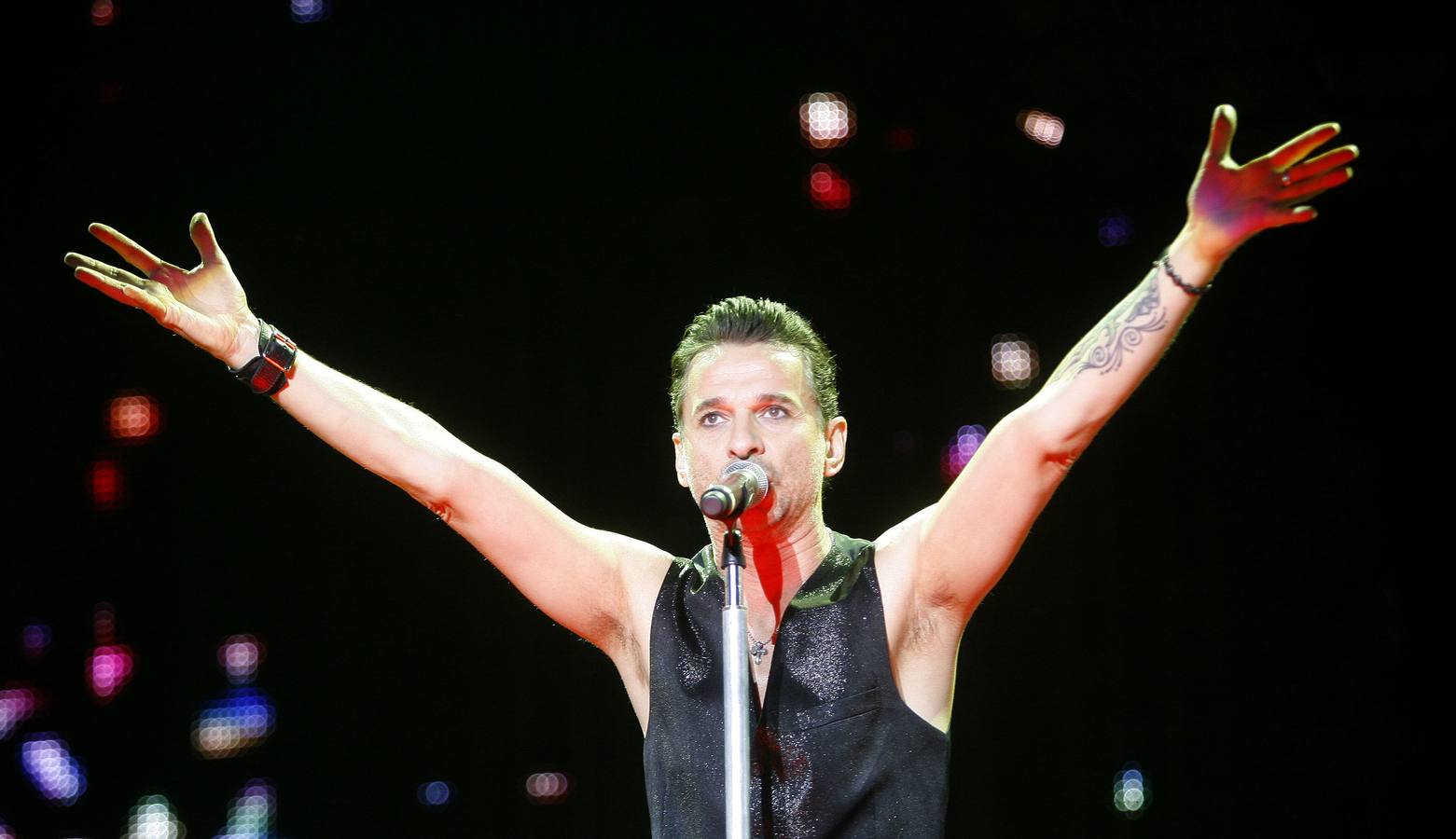 08.07.09 El cantante de la banda británica Depeche Mode , Dave Gahan, durante el concierto que ofrecieron en el estadio Zorrilla.