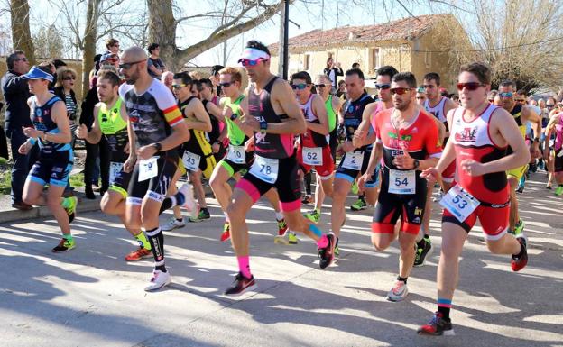 Participantes en la anterior edición del duatlón de Hornillos de Cerrato.