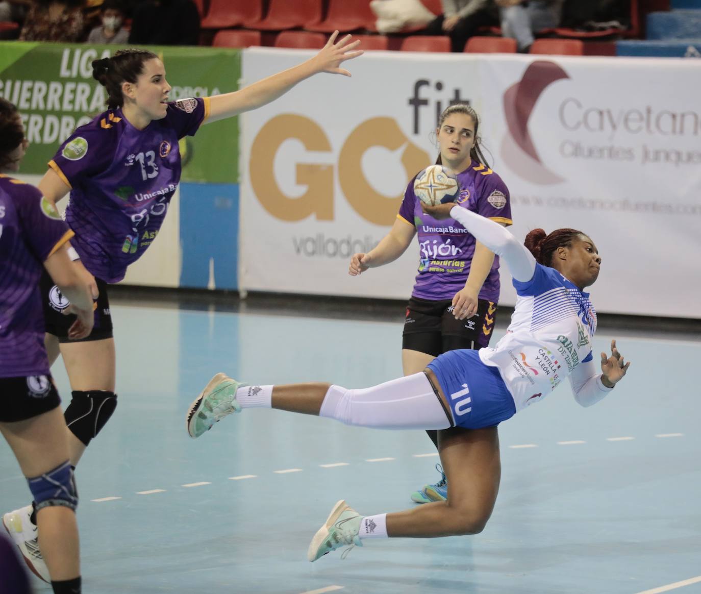 Partido entre el Caja Rural Aula y el BM Gijón, este sábado. 