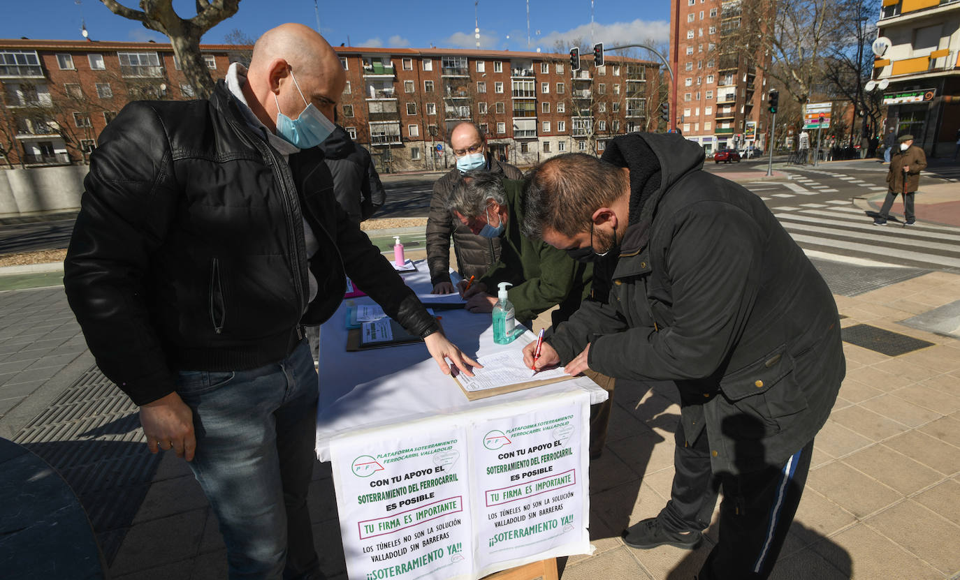 Fotos: Firmas por el soterremiento en Valladolid