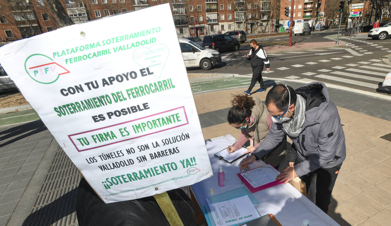 Fotos: Firmas por el soterremiento en Valladolid