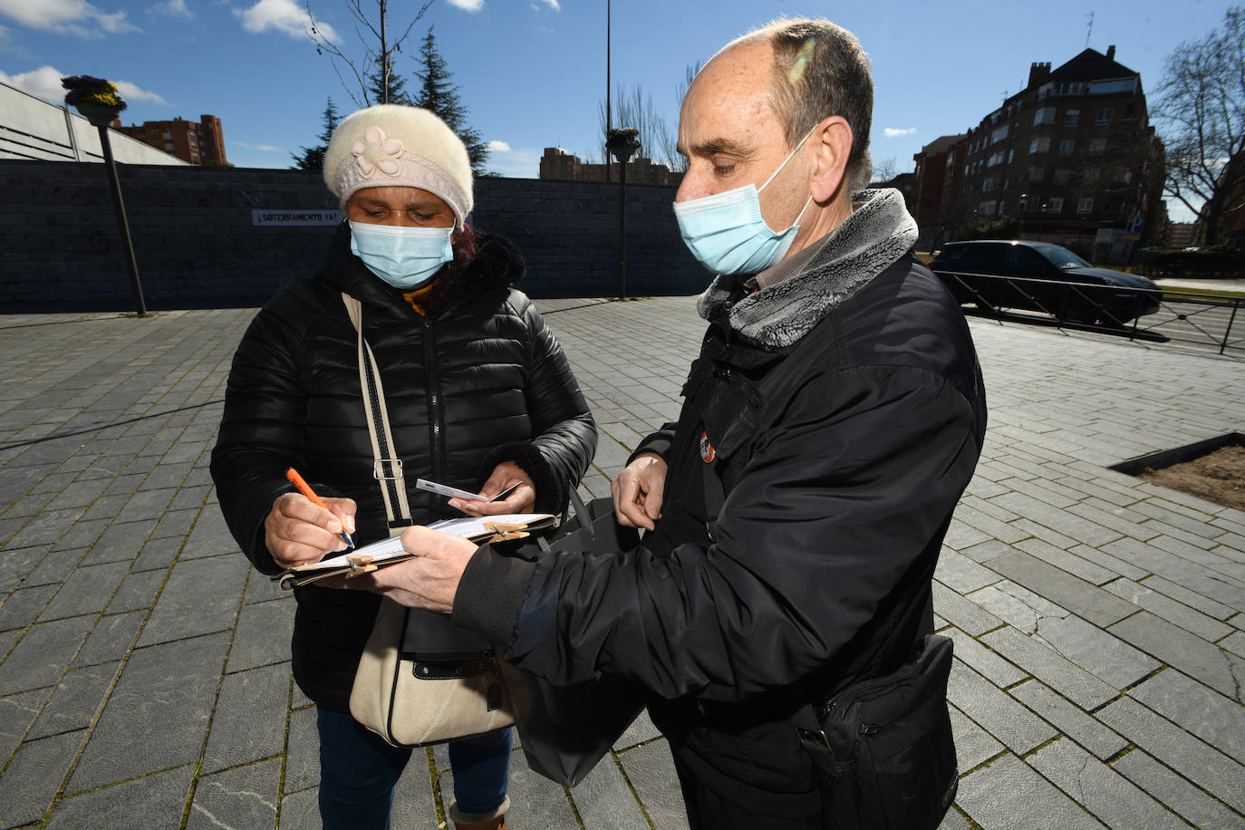 Fotos: Firmas por el soterremiento en Valladolid