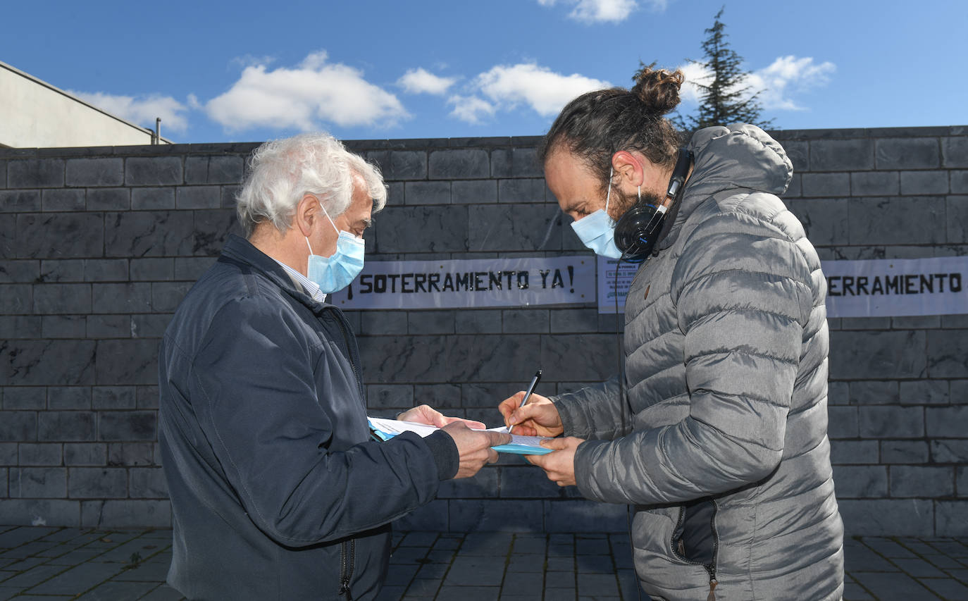 Fotos: Firmas por el soterremiento en Valladolid