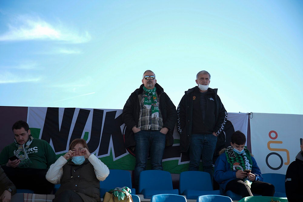 La afición racinguista tiñó de verde el Reina Sofía para celebrar el buen momento de su equipo