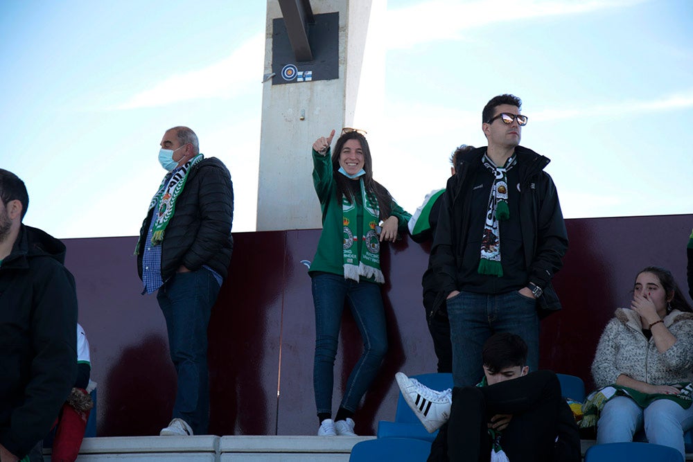 La afición racinguista tiñó de verde el Reina Sofía para celebrar el buen momento de su equipo