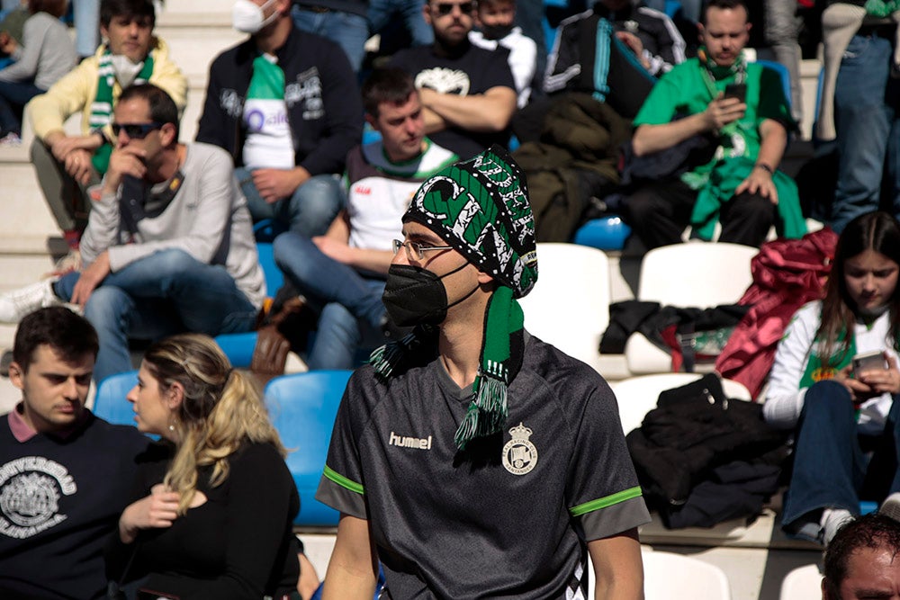 La afición racinguista tiñó de verde el Reina Sofía para celebrar el buen momento de su equipo