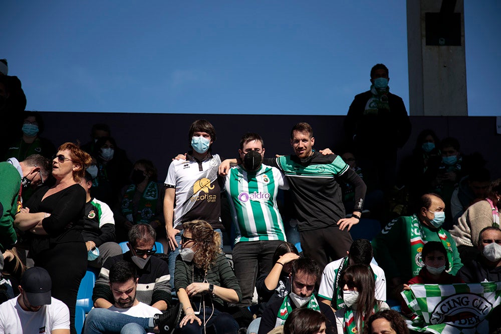 La afición racinguista tiñó de verde el Reina Sofía para celebrar el buen momento de su equipo