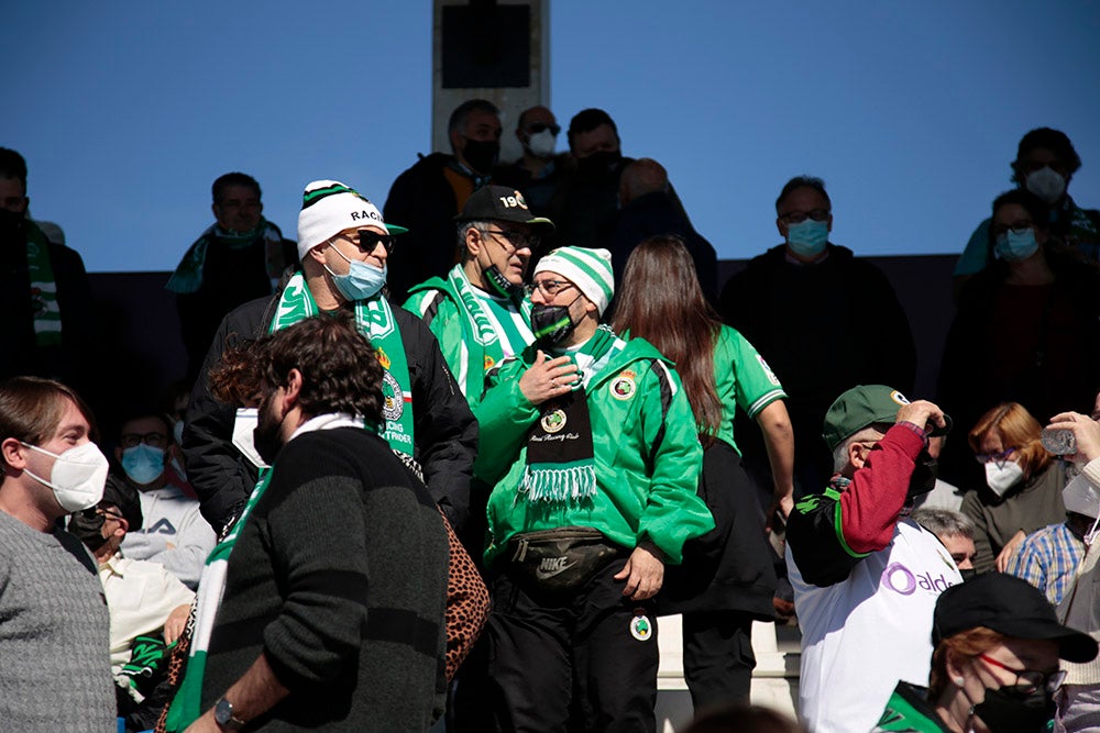 La afición racinguista tiñó de verde el Reina Sofía para celebrar el buen momento de su equipo