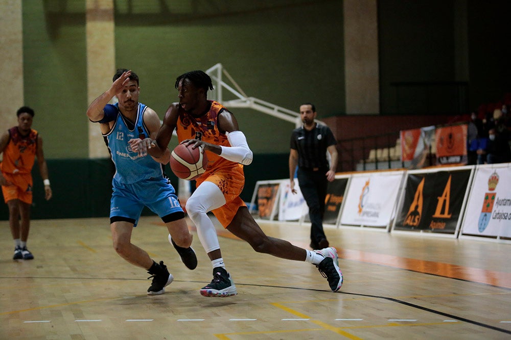 Un perdido Aquimisa Carbajosa deja su salvación pendiente de un milagro (75-90)