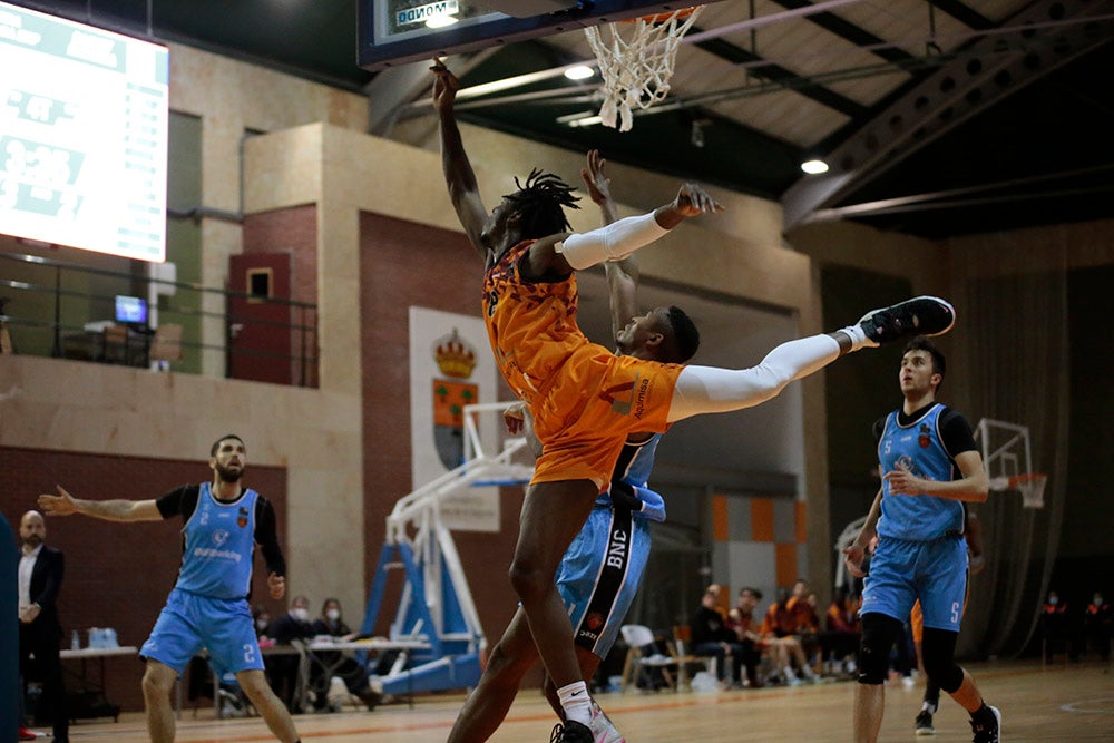 Un perdido Aquimisa Carbajosa deja su salvación pendiente de un milagro (75-90)