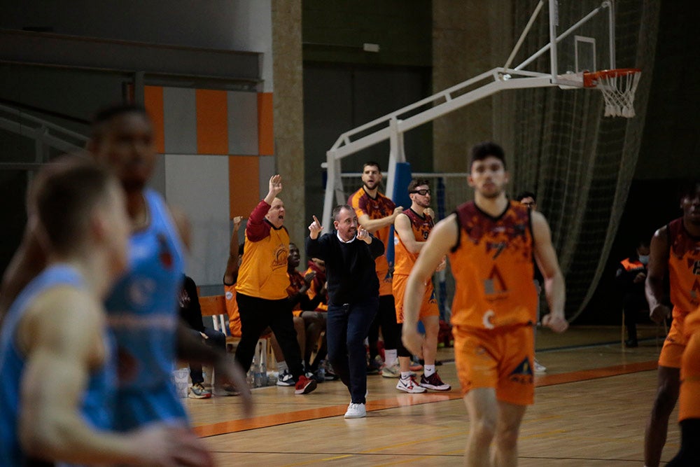 Un perdido Aquimisa Carbajosa deja su salvación pendiente de un milagro (75-90)