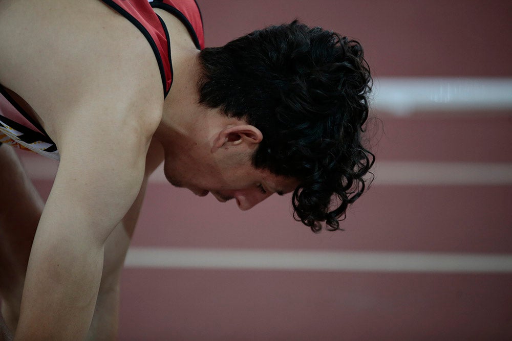 Cierre de la jornada de mañana del primer día del Campeonato de España Sub 23 en Pista Cubierta con Alejandro González Rengel en el 400