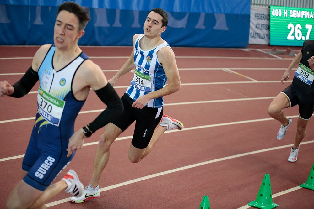 Cierre de la jornada de mañana del primer día del Campeonato de España Sub 23 en Pista Cubierta con Alejandro González Rengel en el 400